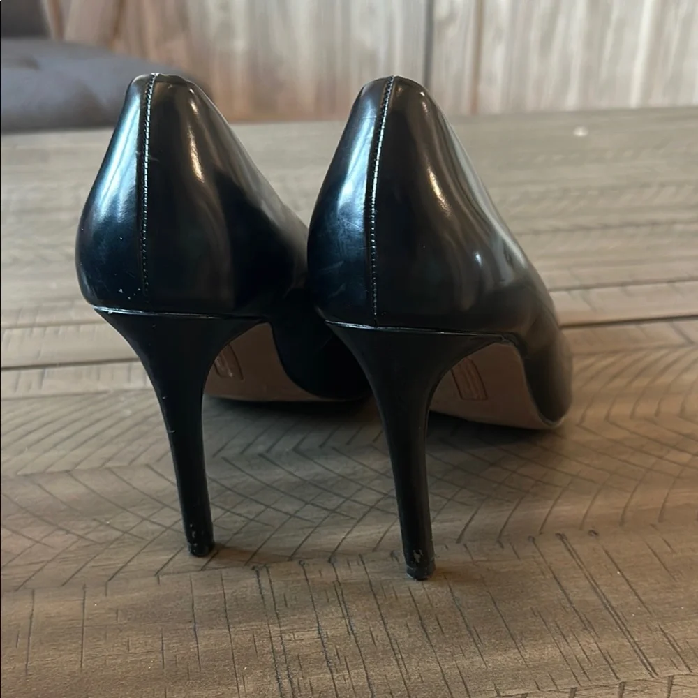 Christian Siriano Black Heels with Stiletto Design and Pointed Toe Pumps - Picture 6 of 10